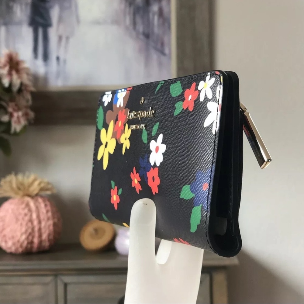 Shop for Christmas presents! Kate spade bifold wallet staci sailing floral red - Picture 4 of 7